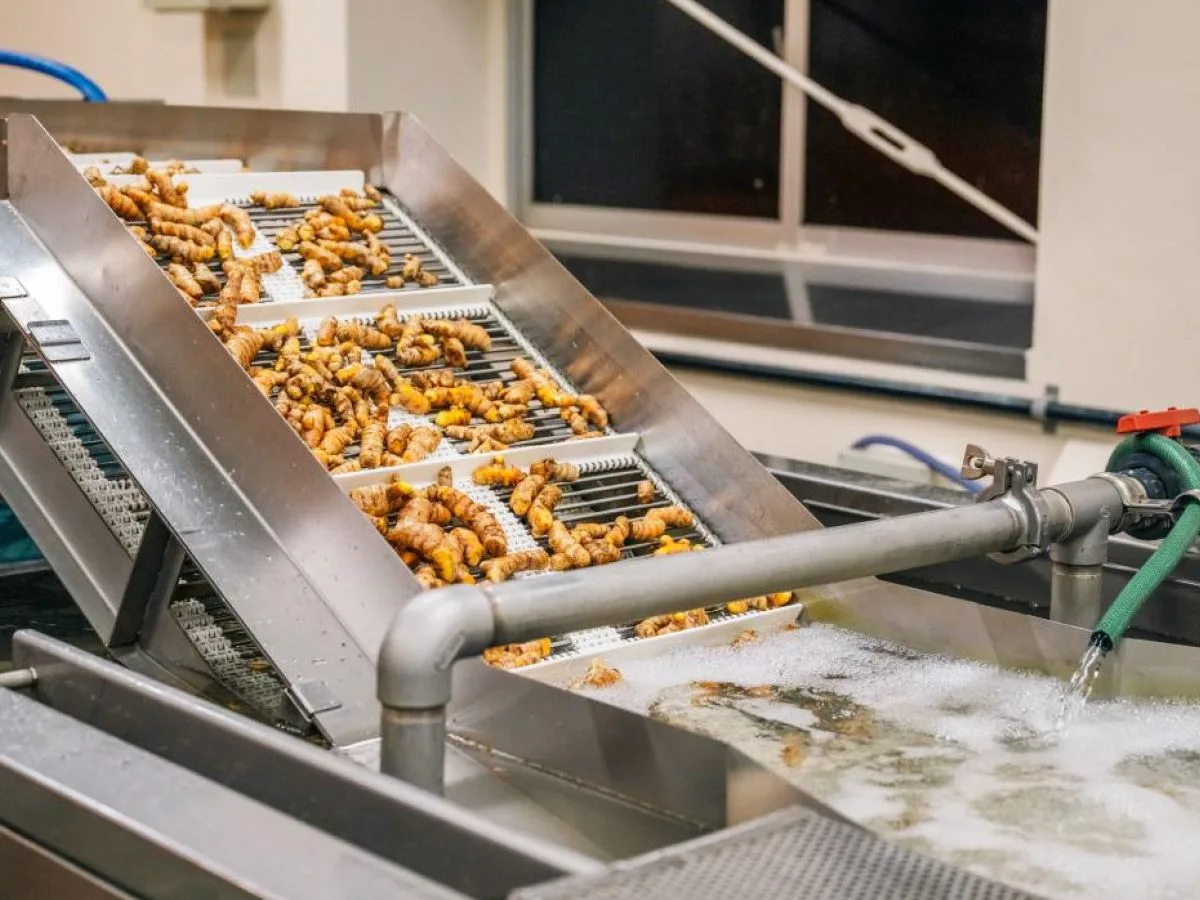 Strong reduced water returns acidity to neutral, preserving flavor and quality.